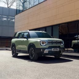 BJ30 Hybrid DHT AWD thumbnail 1